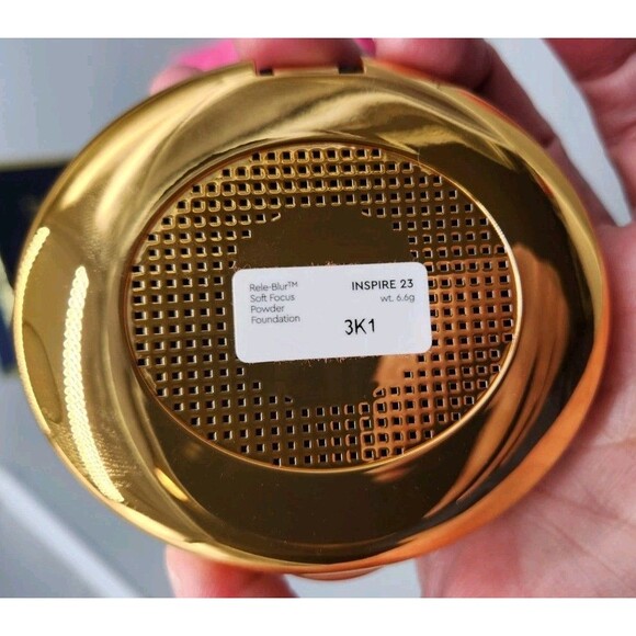 Relevant Inspire 22 Rele-Blur Soft Focus Powder Foundation Compact - Picture 6 of 7